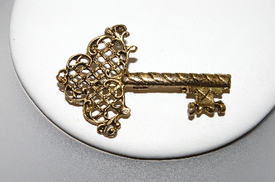 +MBA #88-263  "Vintage Antiqued Gold Tone Key Pin"