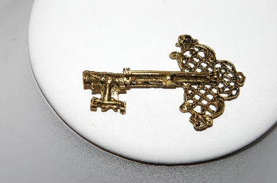 +MBA #88-263  "Vintage Antiqued Gold Tone Key Pin"