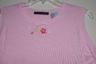 +MBADG #18-125  "Blaine Trump Fancy Floral Applique Knit Shell"