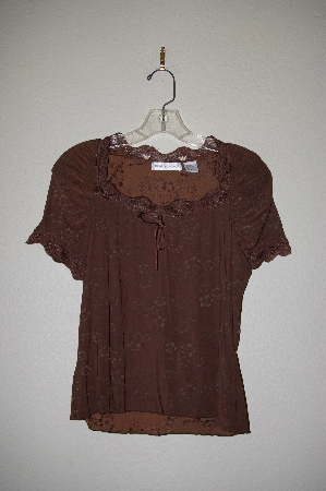 +MBADG #31-397  "Newport News Fancy Floral Stretch Top With Lace Trim"