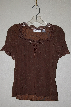 +MBADG #31-397  "Newport News Fancy Floral Stretch Top With Lace Trim"