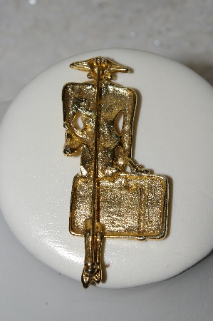 +MBAMG #25-185  "Gold Plated Fashion Brooch"