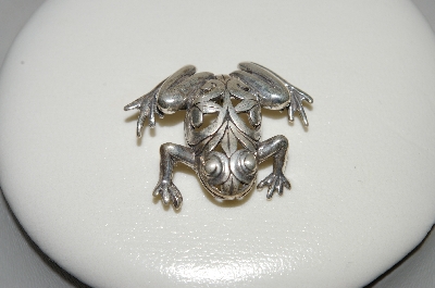 +MBAMG #25-224   "1990's Fancy Sterling Frog Pin"