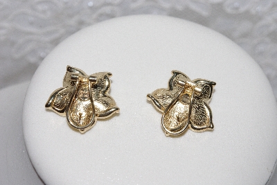 +MBAMG #11-0933  "**14K Yellow Gold Diamond Flower Earrings"