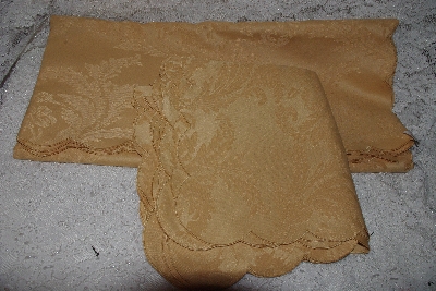 +MBAMG #79-114  "Kensington StainResistant 60 X 120 Jacard Tablecloth With 8 Napkins"