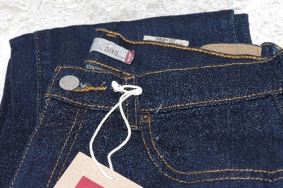 +MBAMG #79-033    "Size 6 Long  "Levi's Womens 505 Straight Leg Jeans"