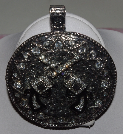 +MBA #1616-0122  "Silvertone Round Clear Rhinestone 2 Gun Pendant"