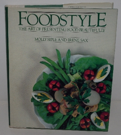 +MBA #3636-0079   "1982 Food Style The Art Of Presenting Food Beautifully By Molly Siple & Irene Sax Hard Cover Cook Book"