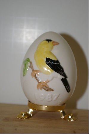 +MBA #10-025  1987 Gobel Yellow Bird Egg On Stand