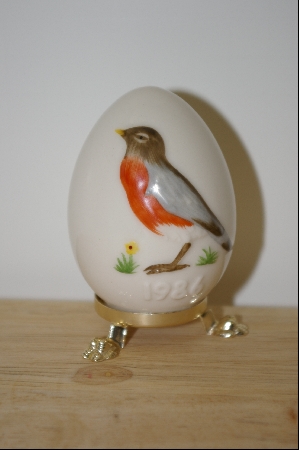 +MBA #10-021  1986 Gobel Bird Egg On Attached Stand