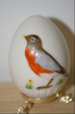 +MBA #10-021  1986 Gobel Bird Egg On Attached Stand