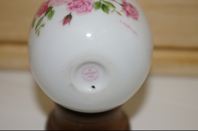 +MBA #10-179  1988 Avon "Summer Roses" Ceramic Collectors Egg