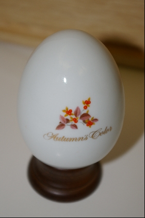 +MBA #10-187  1987 Avon "Autumn's Color"  Ceramic Collectors Egg