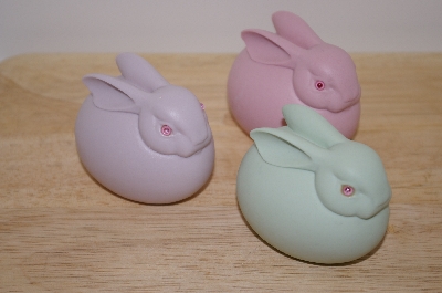 +MBA #10-006   1980's Set Of 3 D56 Bunny Porceline Eggs