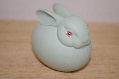 +MBA #10-006   1980's Set Of 3 D56 Bunny Porceline Eggs