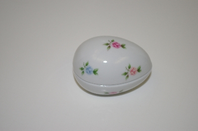 +MBA #10-241  Samll Lara Porceline Rose Egg Box