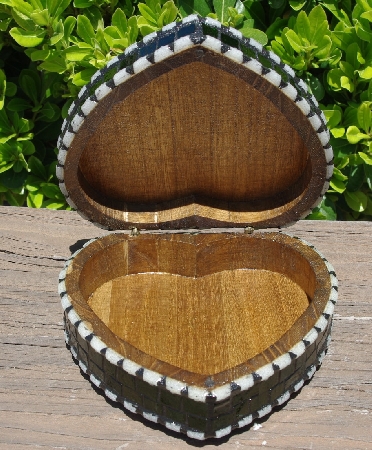 +MBA #5558-263  "Glitter Green & White Stained Glass Heart Shaped Mosaic Jewelry Trinket Box"