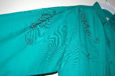 +MBAHB #25-010  "Full Steam Green Bead & Gemstone Shirt"