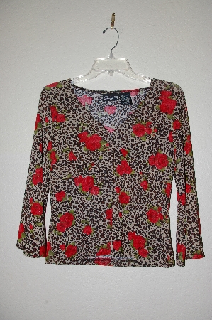 +MBADG #52-331  "No Boundaries Stretch Rose Pattern Top"