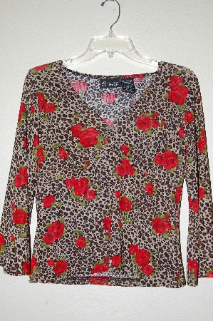 +MBADG #52-331  "No Boundaries Stretch Rose Pattern Top"
