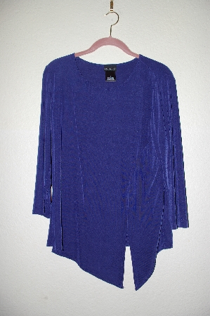 +MBADG #31-170  "Citiknits Blue 3/4 Sleve Jewel Neck W/Split Point Hem Top"